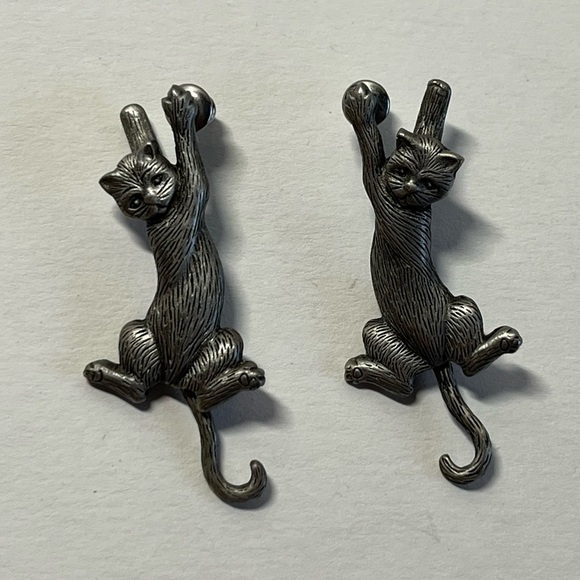 Pewter cat earrings - Picture 4 of 4